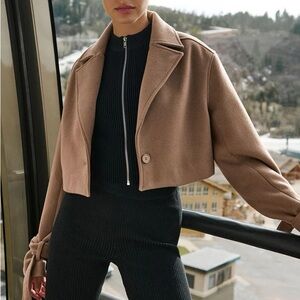 Alo Wool Cropped Metro Trench